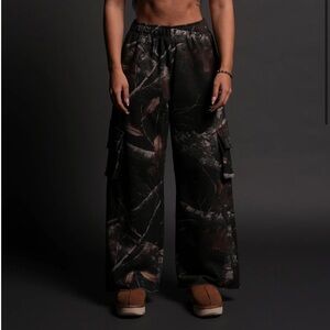 DARC SPORT WOLVES DURST CARGO SWEATS